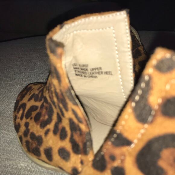 A rider girl leopard closed toe side cut out bootie size 7 - Picture 6 of 7
